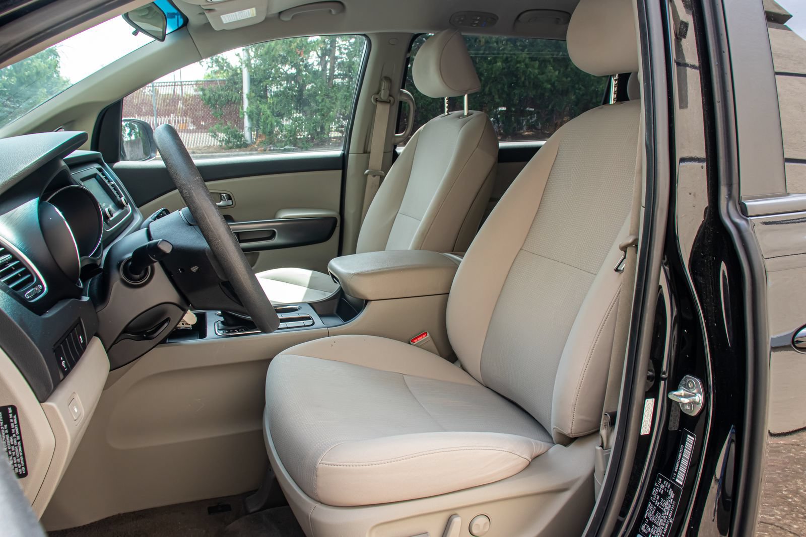 Used 2021 Kia Sedona LX FWD image 13