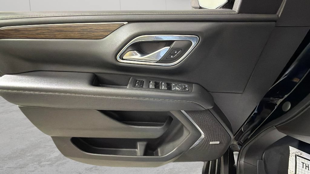 Used 2023 Chevrolet Suburban Premier RWD image 25