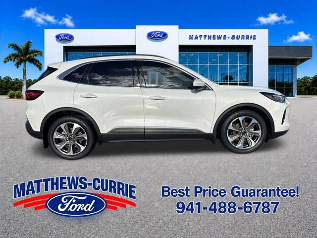 Used 2023 Ford Escape Platinum w/ Premium Technology Package FWD image 3