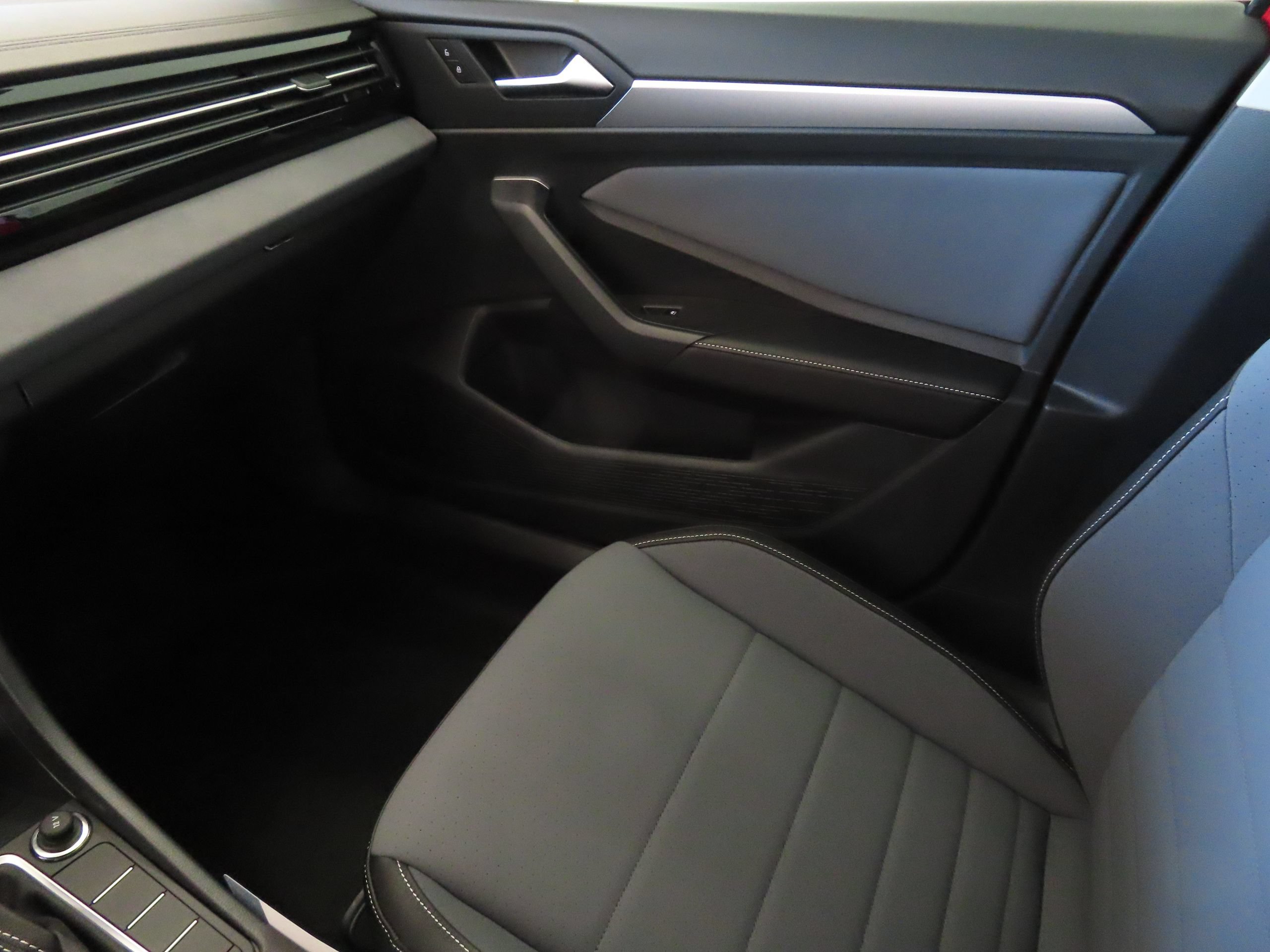 New 2026 Volkswagen Jetta SE FWD image 19