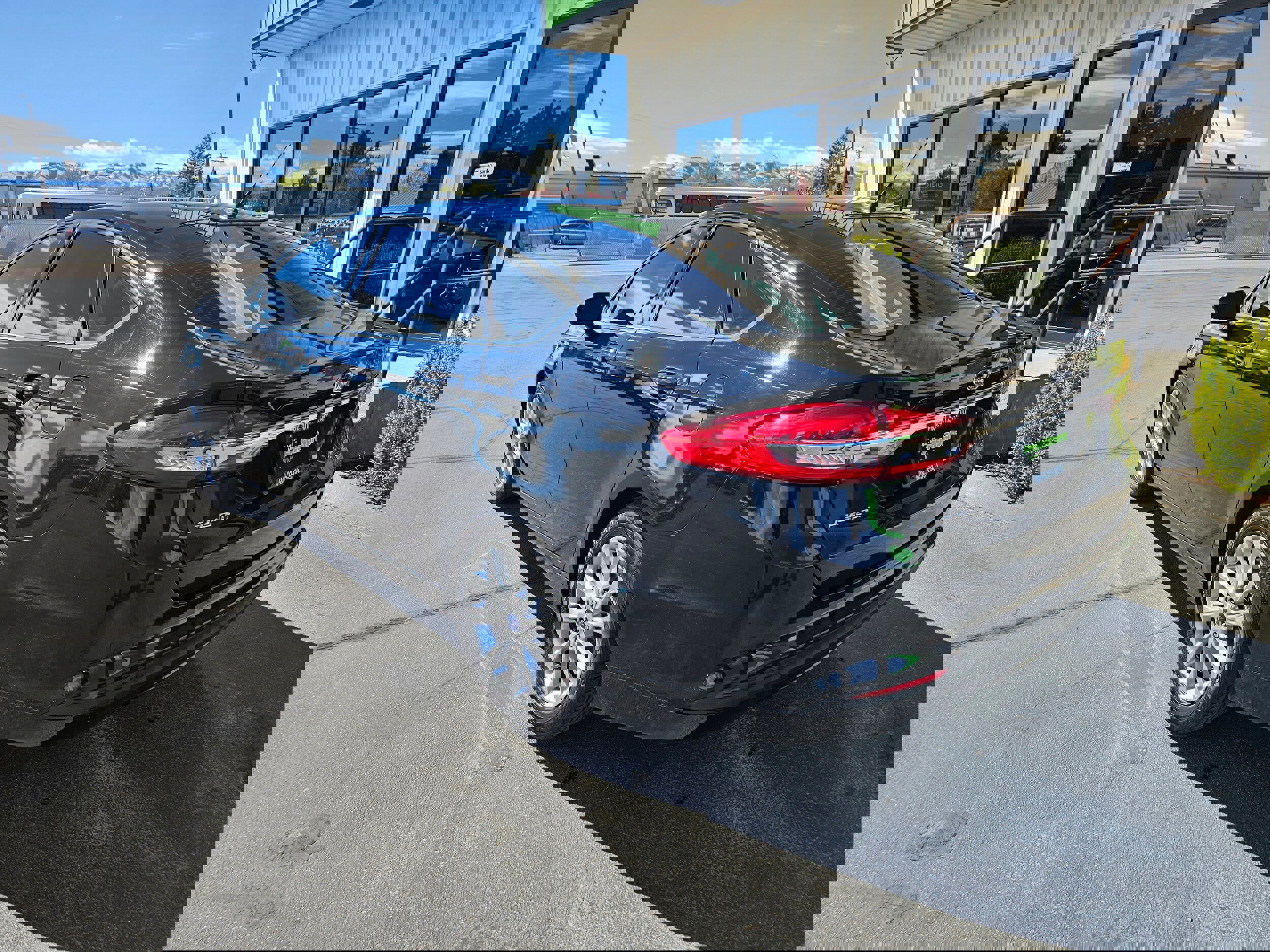 Used 2017 Ford Fusion SE w/ Fusion SE Technology Package FWD image 5