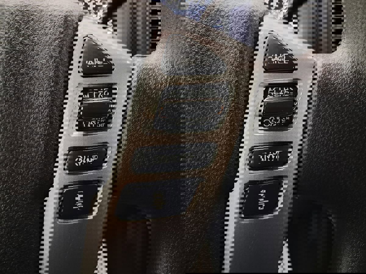 Used 2023 Nissan Titan SV image 16