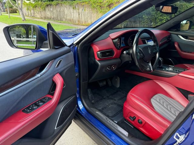 Used 2018 Maserati Levante GranLusso image 11