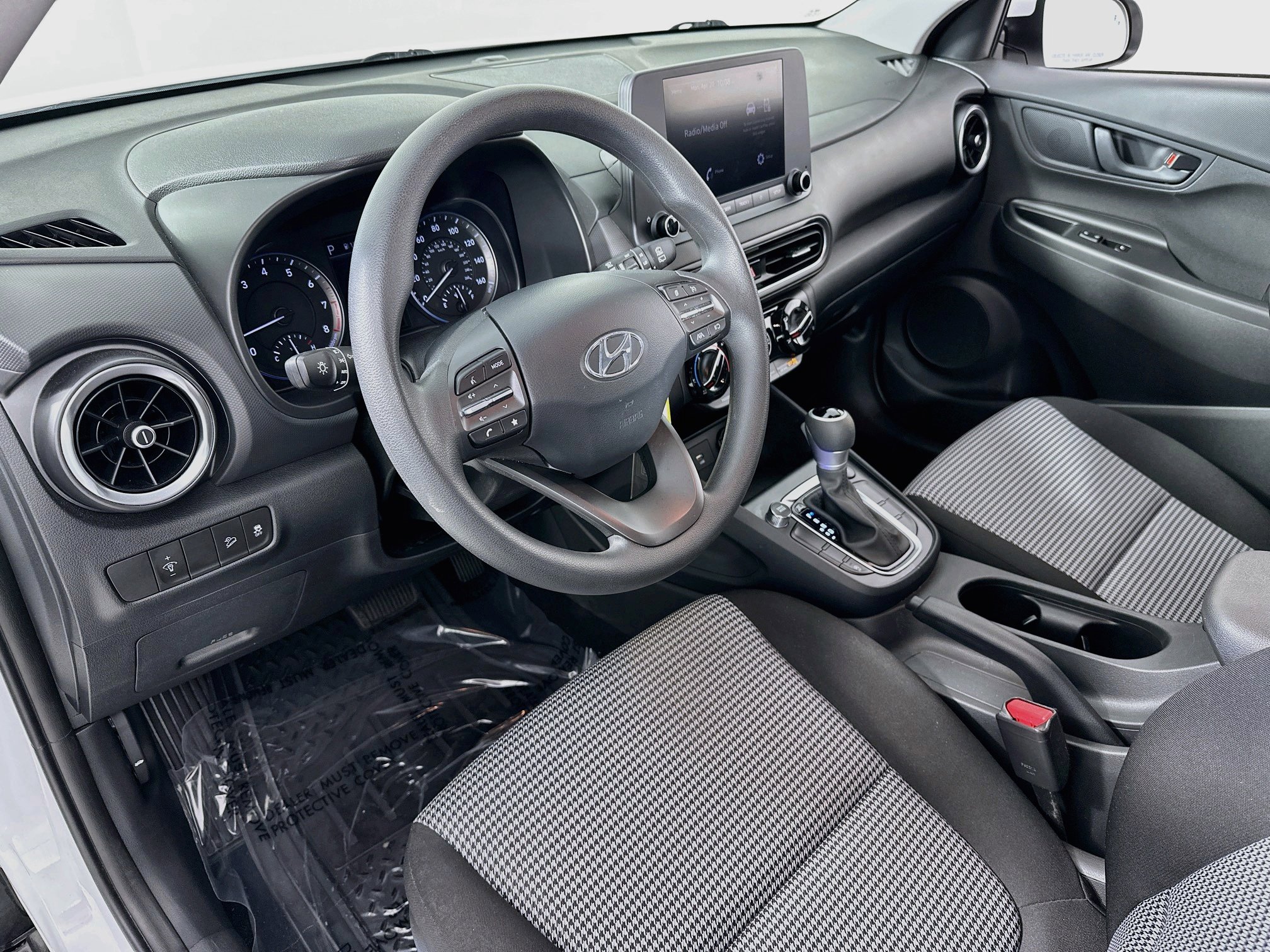 Used 2023 Hyundai Kona SE w/ Cargo Package AWD/4WD image 9