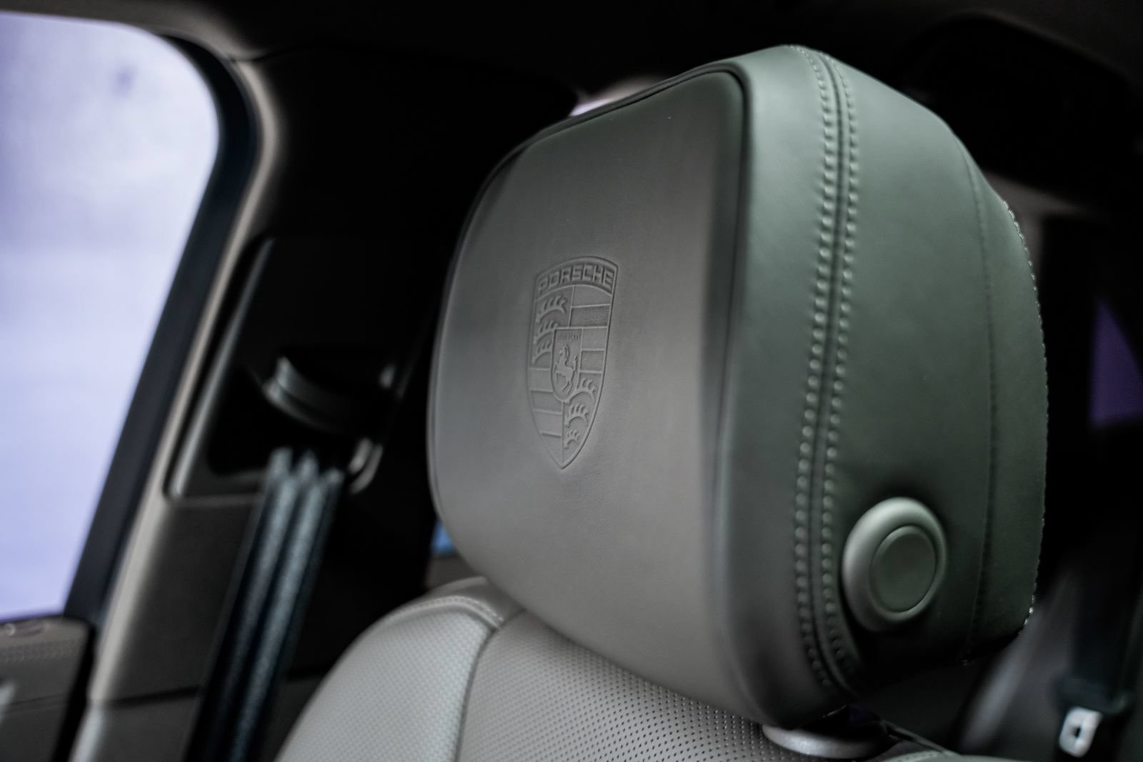 Used 2024 Porsche Macan S AWD/4WD image 17