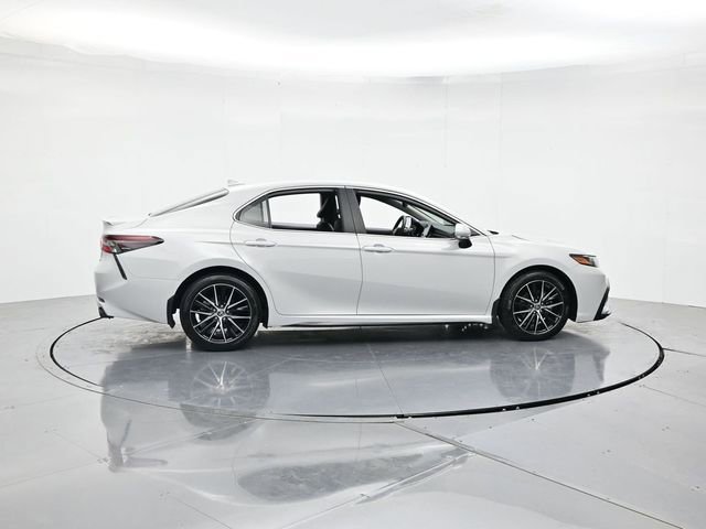 Used 2024 Toyota Camry SE w/ Convenience Package image 2