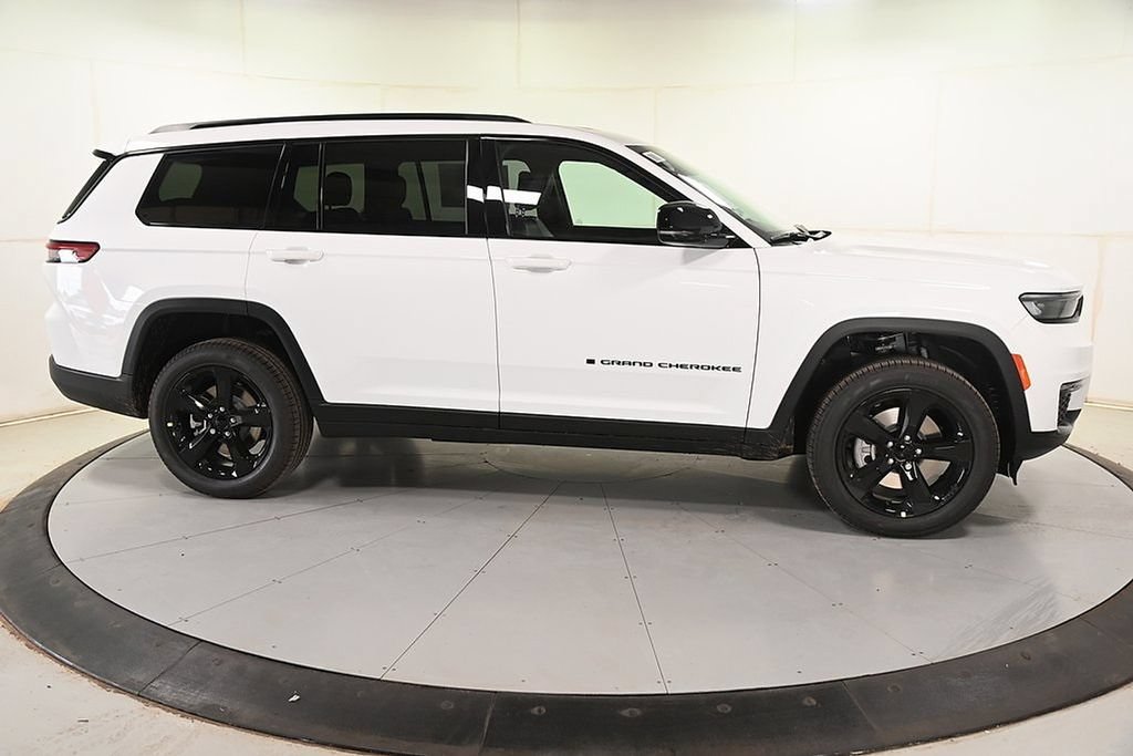 New 2025 Jeep Grand Cherokee L Limited w/ Black Appearance Package AWD/4WD image 2