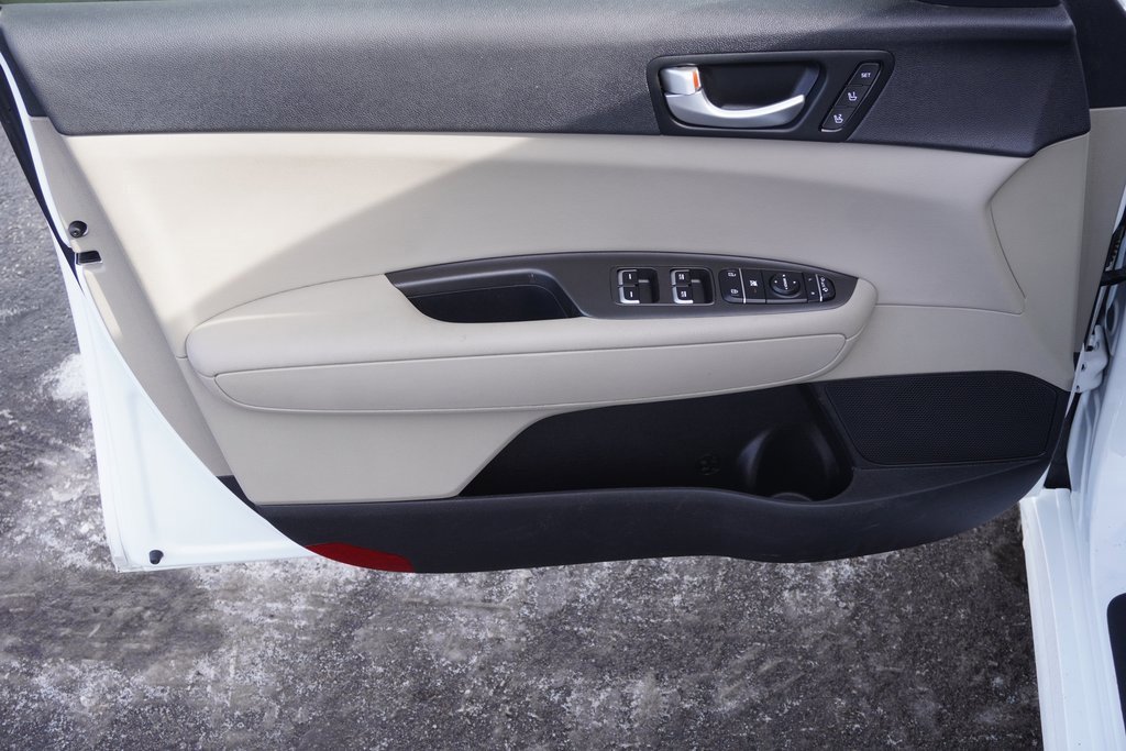 Used 2017 Kia Optima LX w/ Convenience Package image 9