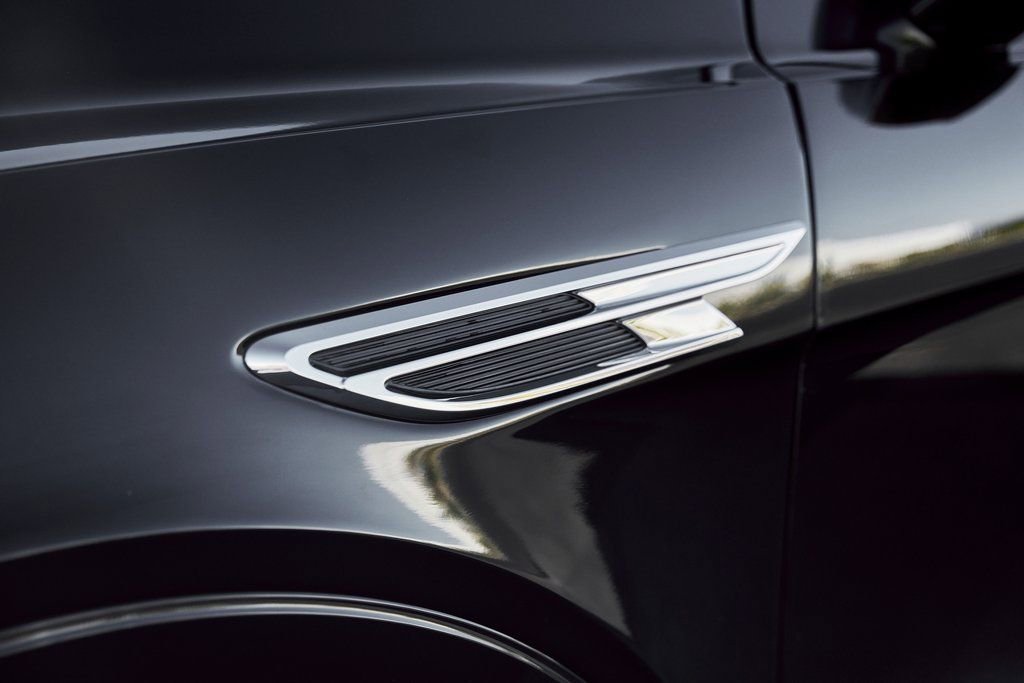 Used 2023 Bentley Bentayga Extended Wheelbase AWD/4WD image 8