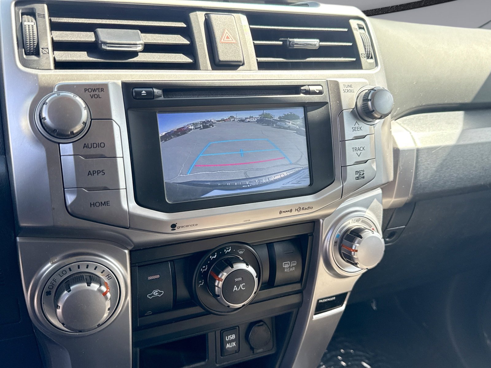 Used 2018 Toyota 4Runner SR5 AWD/4WD image 25