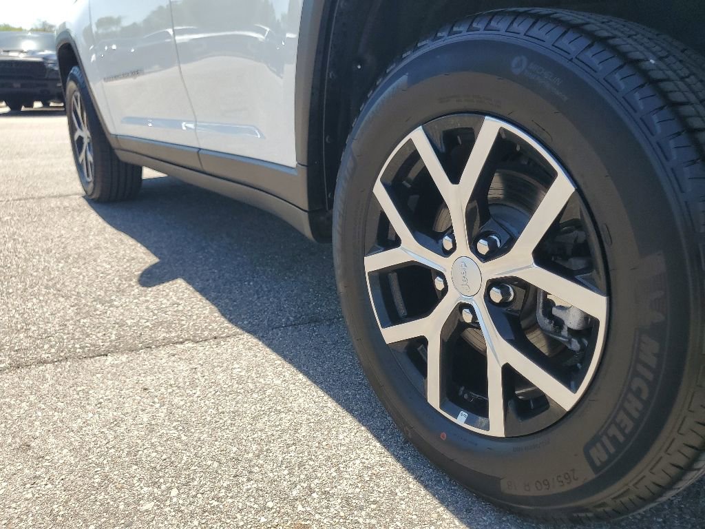 Used 2024 Jeep Grand Cherokee Altitude AWD/4WD image 33