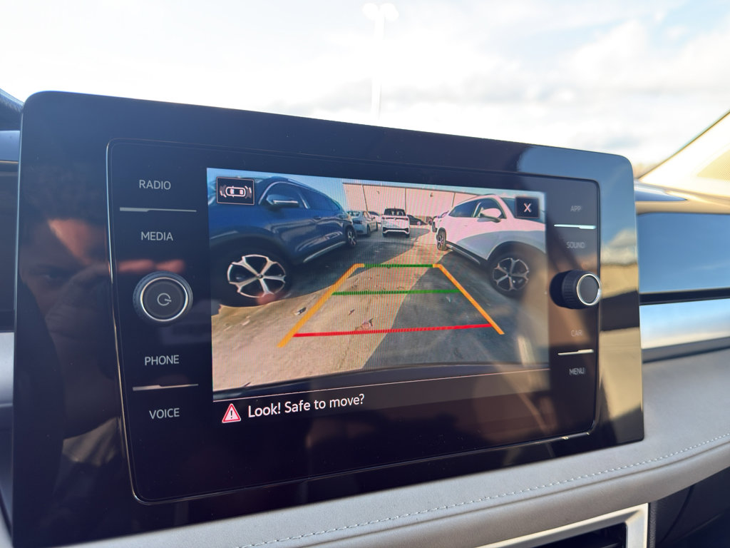 New 2026 Volkswagen Taos SE FWD image 18