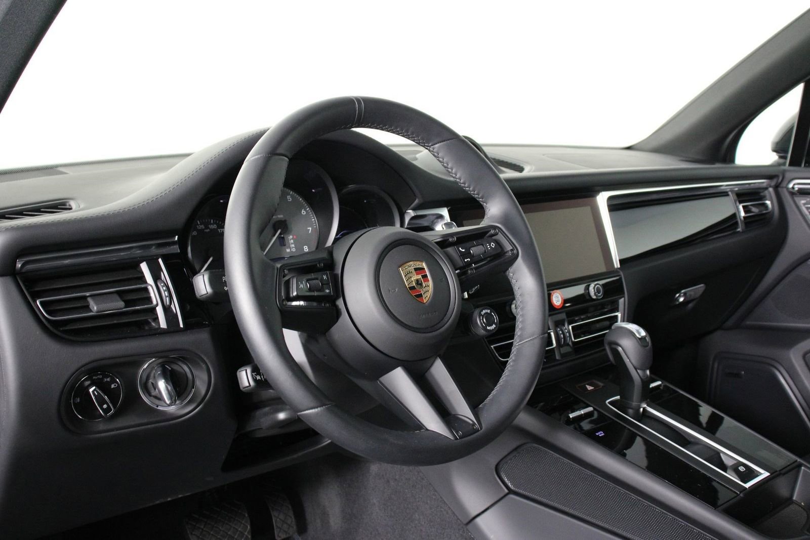 Certified 2025 Porsche Macan S image 4