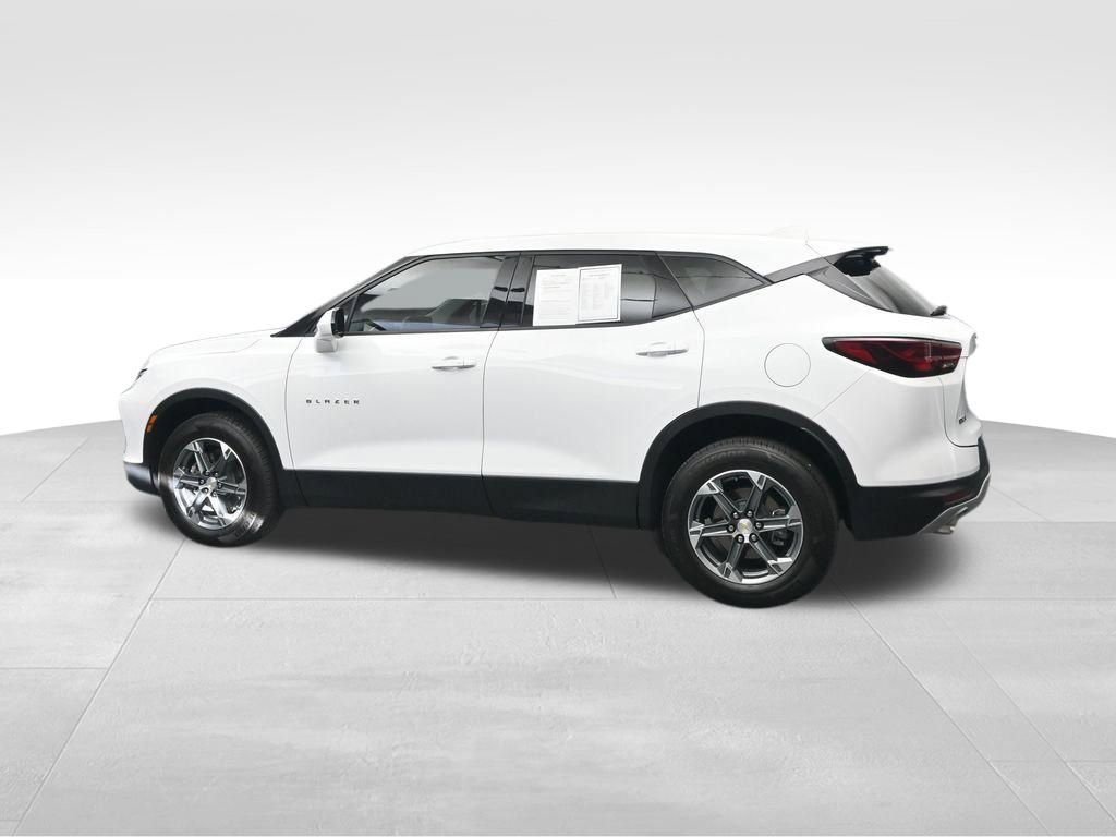 Used 2025 Chevrolet Blazer LT image 3