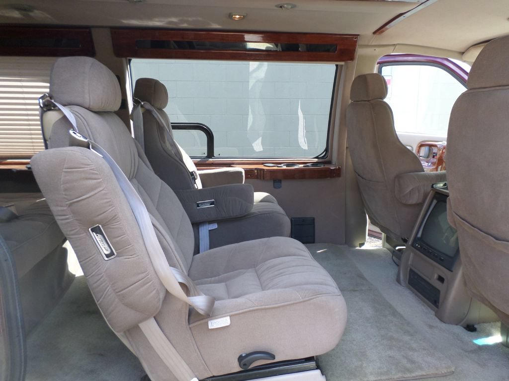Used 2000 Chevrolet Express 1500 RWD image 24
