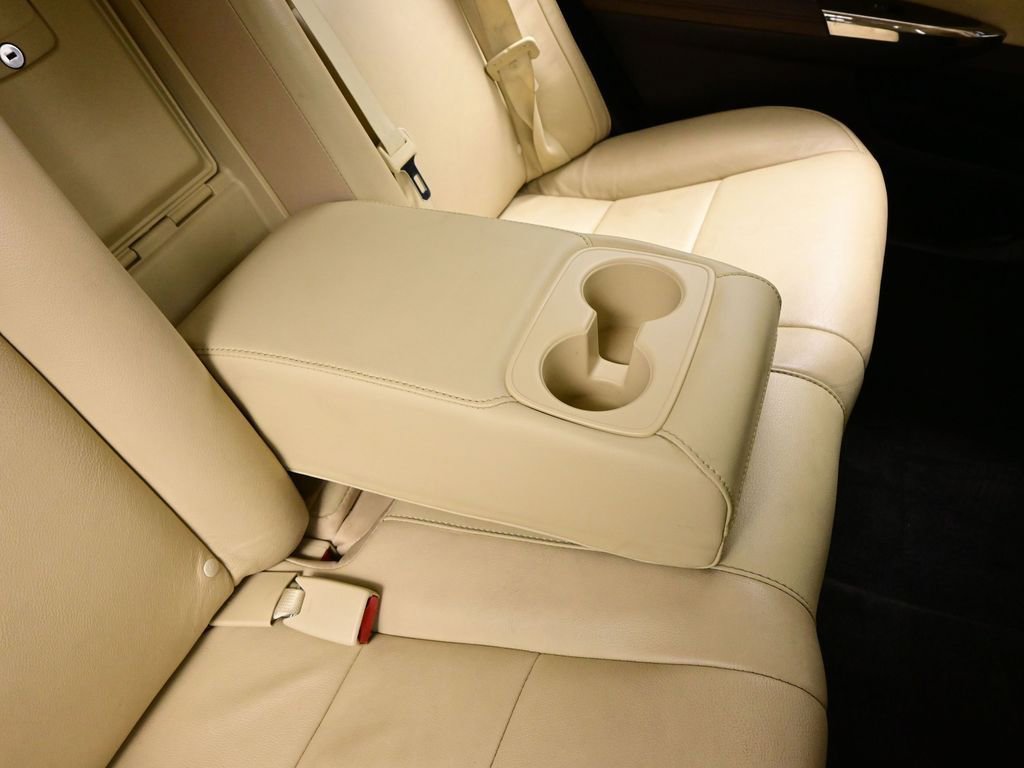 Used 2013 Toyota Avalon Limited image 30