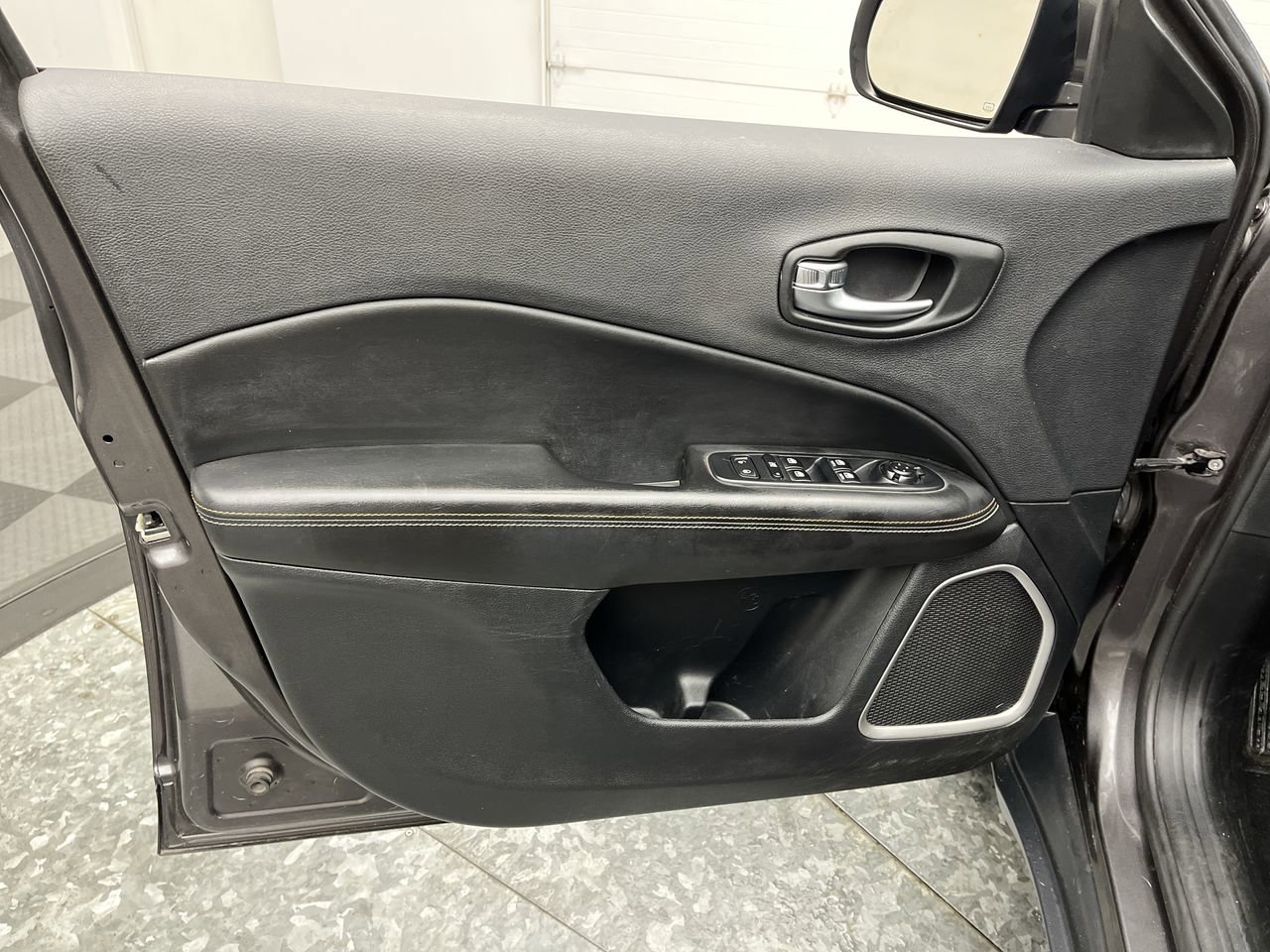 Used 2019 Jeep Compass Latitude AWD/4WD image 7