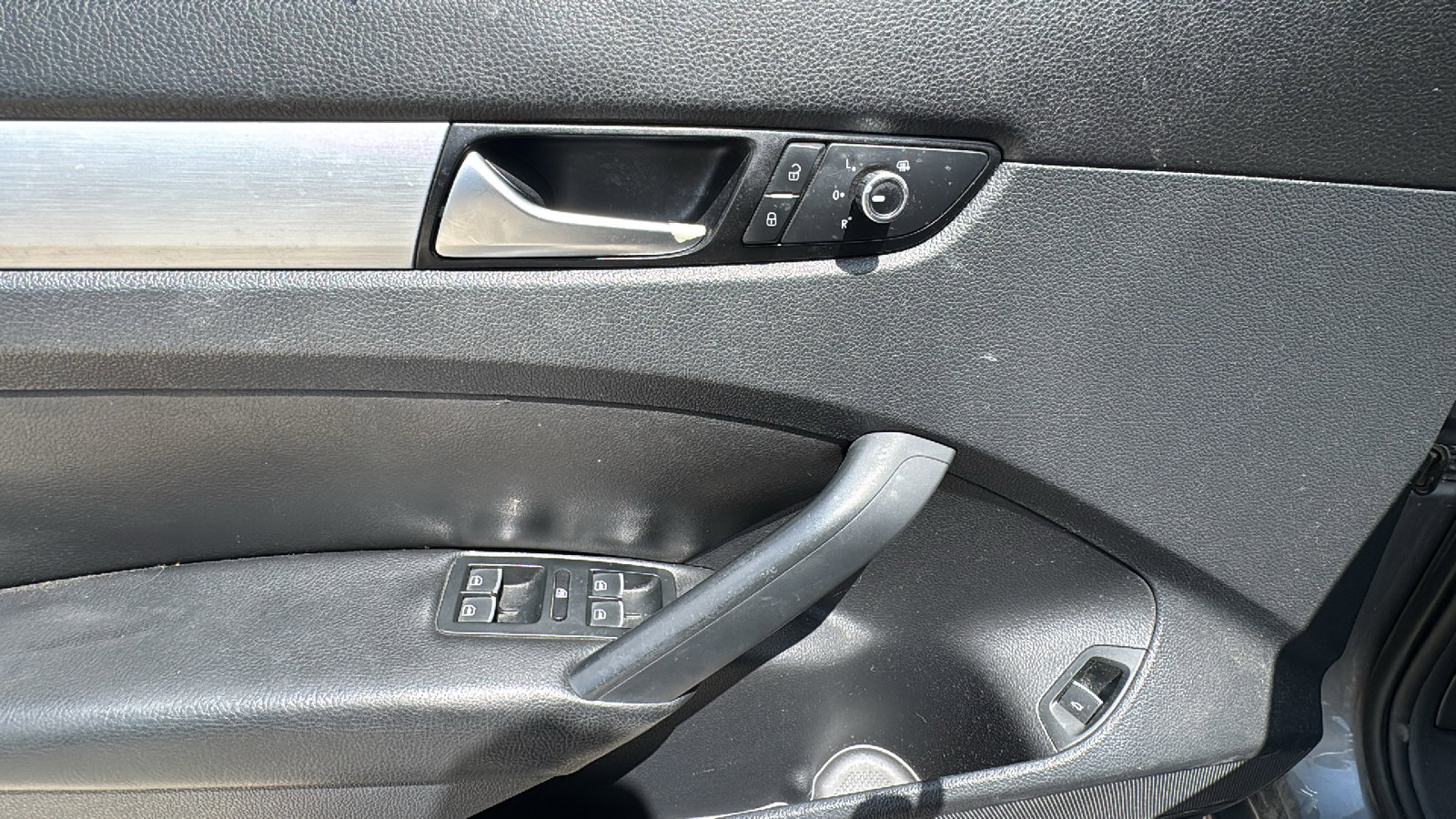 Used 2013 Volkswagen Passat 2.5 SE image 13