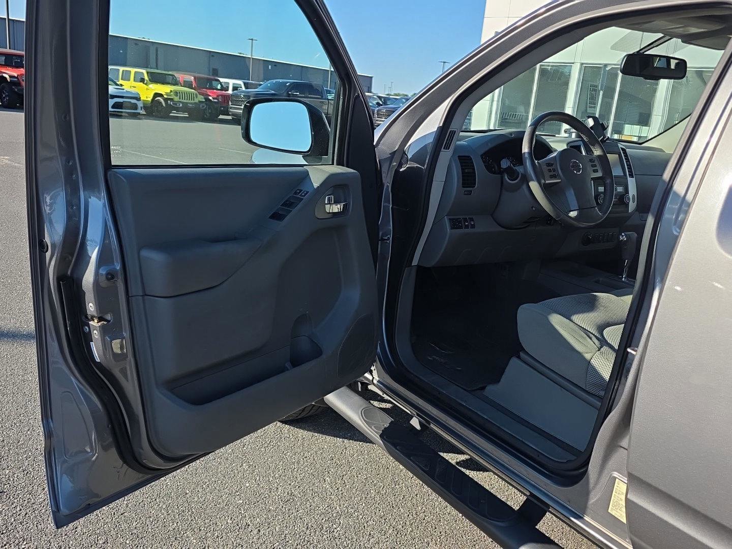 Used 2019 Nissan Frontier SV w/ Value Truck Package AWD/4WD image 9