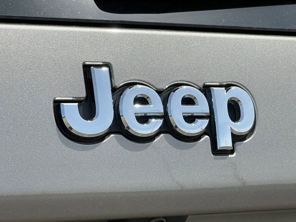 Used 2019 Jeep Cherokee Latitude Plus w/ Cold Weather Group AWD/4WD image 48