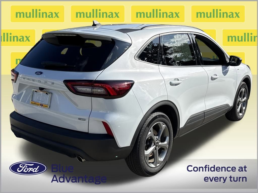 Certified 2025 Ford Escape ST-Line w/ Equipment Group 301A image 4