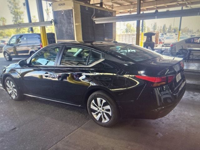 Certified 2025 Nissan Altima 2.5 S FWD image 9