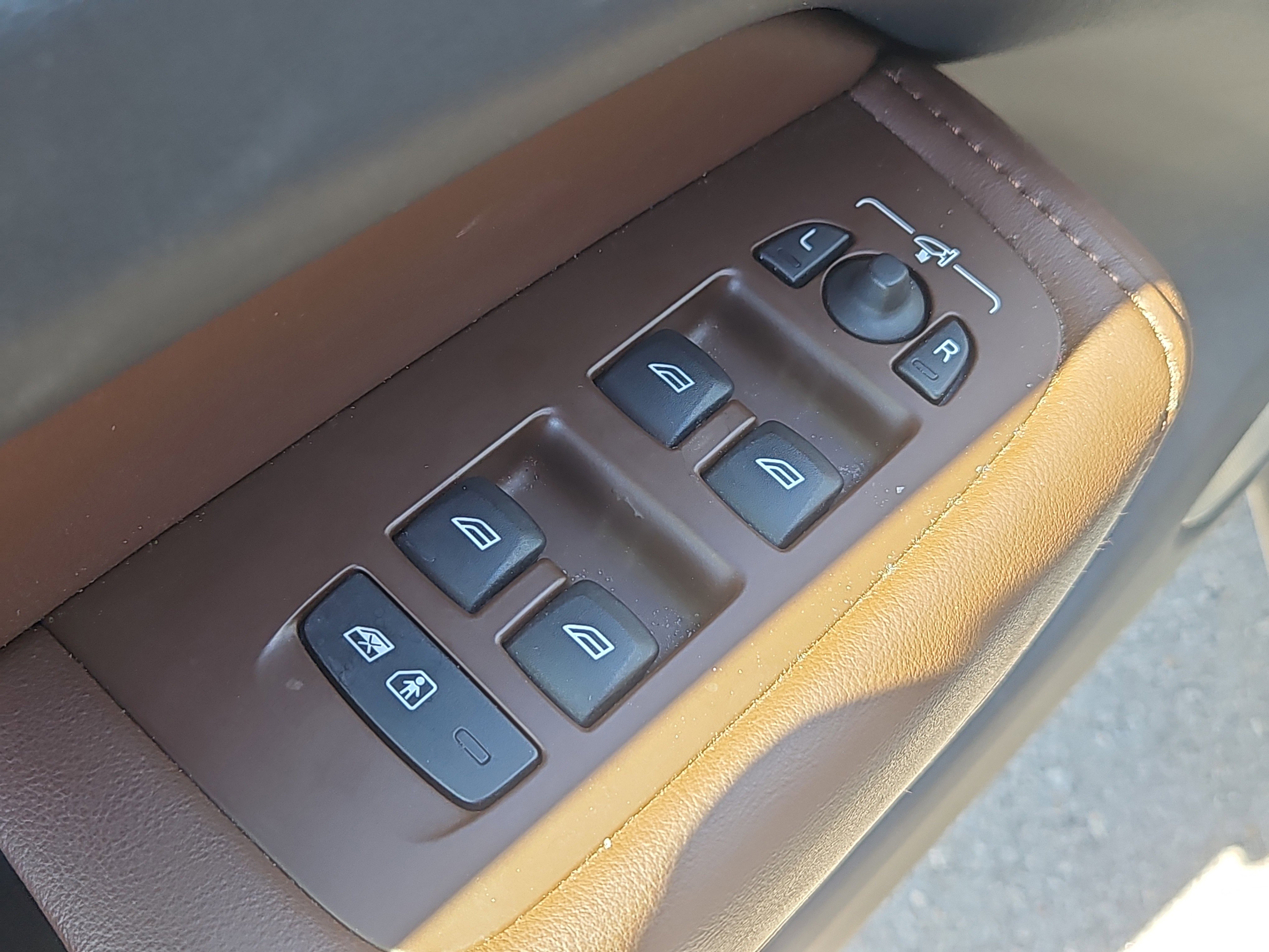 Certified 2023 Volvo XC60 B5 Plus w/ Climate Package AWD/4WD image 20