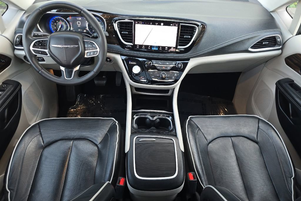 Used 2023 Chrysler Pacifica Limited image 12
