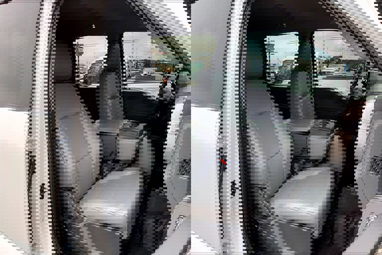 Used 2023 Ford F550 4x4 Crew Cab Super Duty image 8