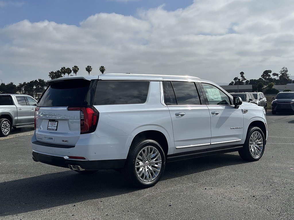 New 2026 GMC Yukon XL Denali w/ Denali Reserve Package RWD image 3