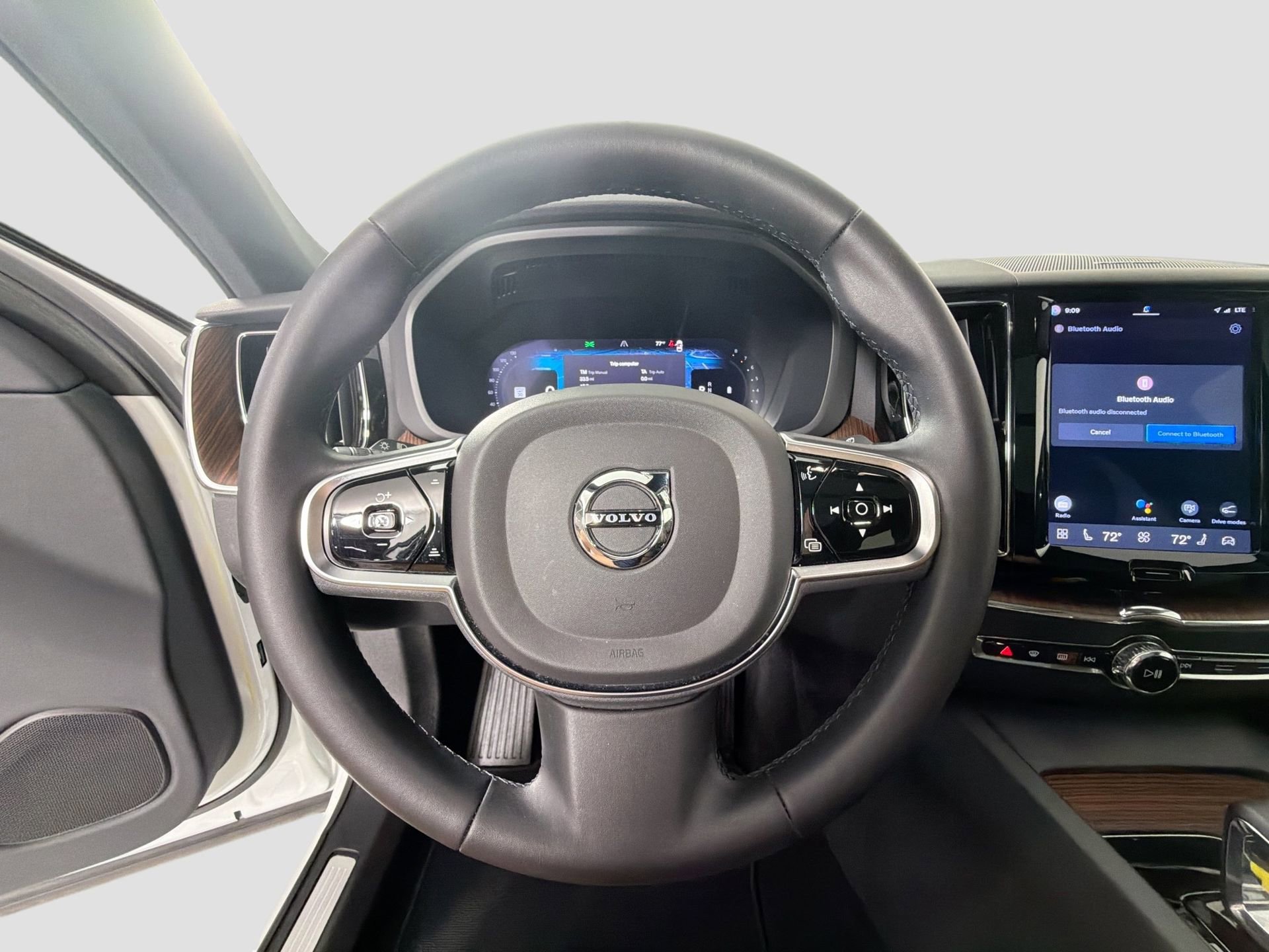 Certified 2023 Volvo XC60 B5 Plus w/ Protection Package Premier FWD image 12