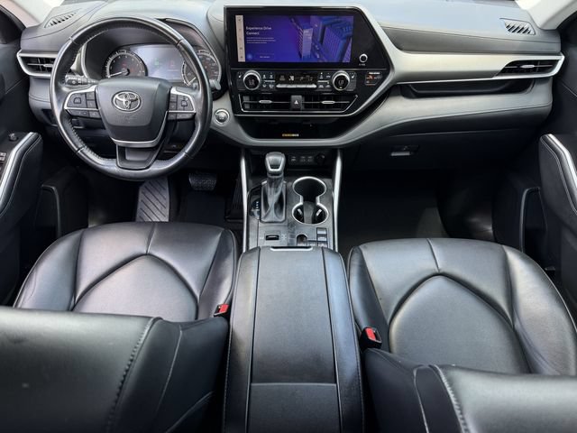 Used 2023 Toyota Highlander XLE FWD image 9