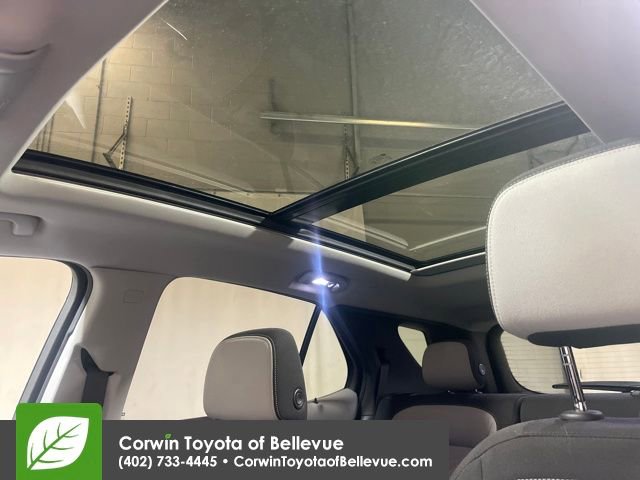 Used 2018 Chevrolet Equinox LT w/ Sun & Infotainment Package image 21