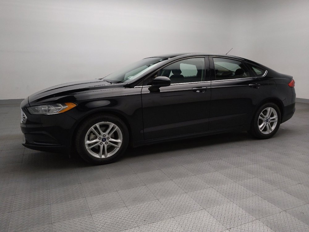 Used 2018 Ford Fusion SE w/ Fusion SE Technology Package image 2
