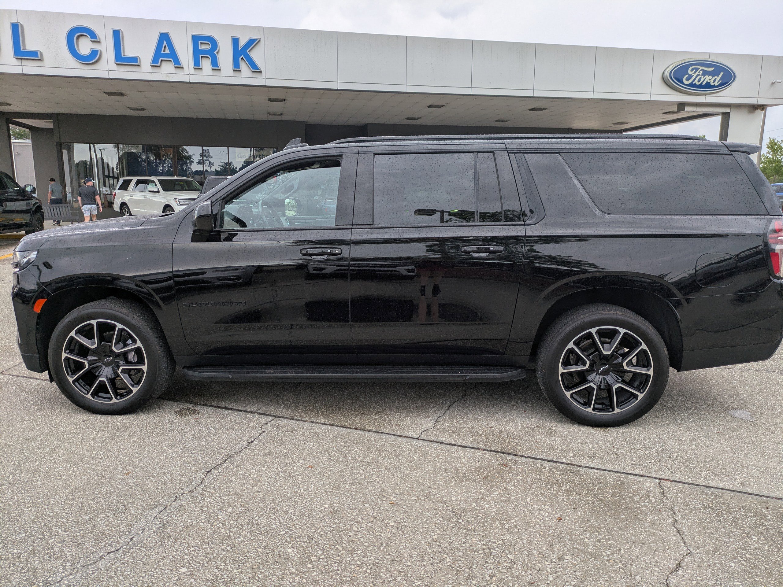 Used 2024 Chevrolet Suburban RST image 6