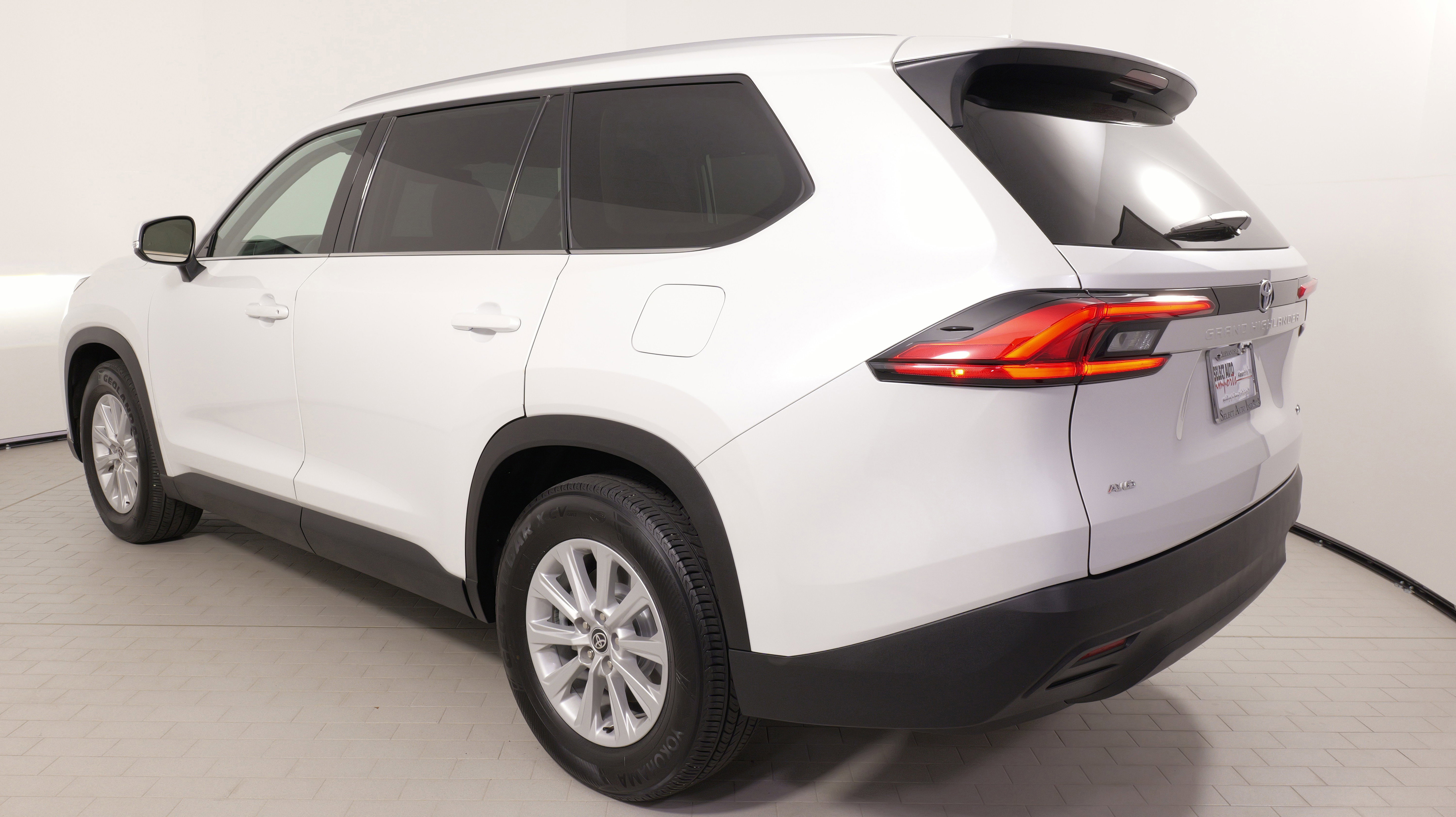 Used 2024 Toyota Grand Highlander XLE image 13