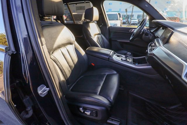 Used 2020 BMW X5 M50i w/ Dynamic Handling Package image 47