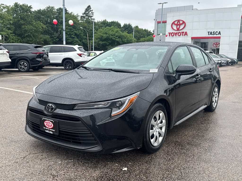 Used 2024 Toyota Corolla LE FWD image 3