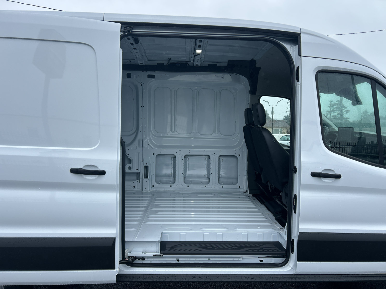 New 2026 Ford Transit 250 148 Medium Roof RWD image 30
