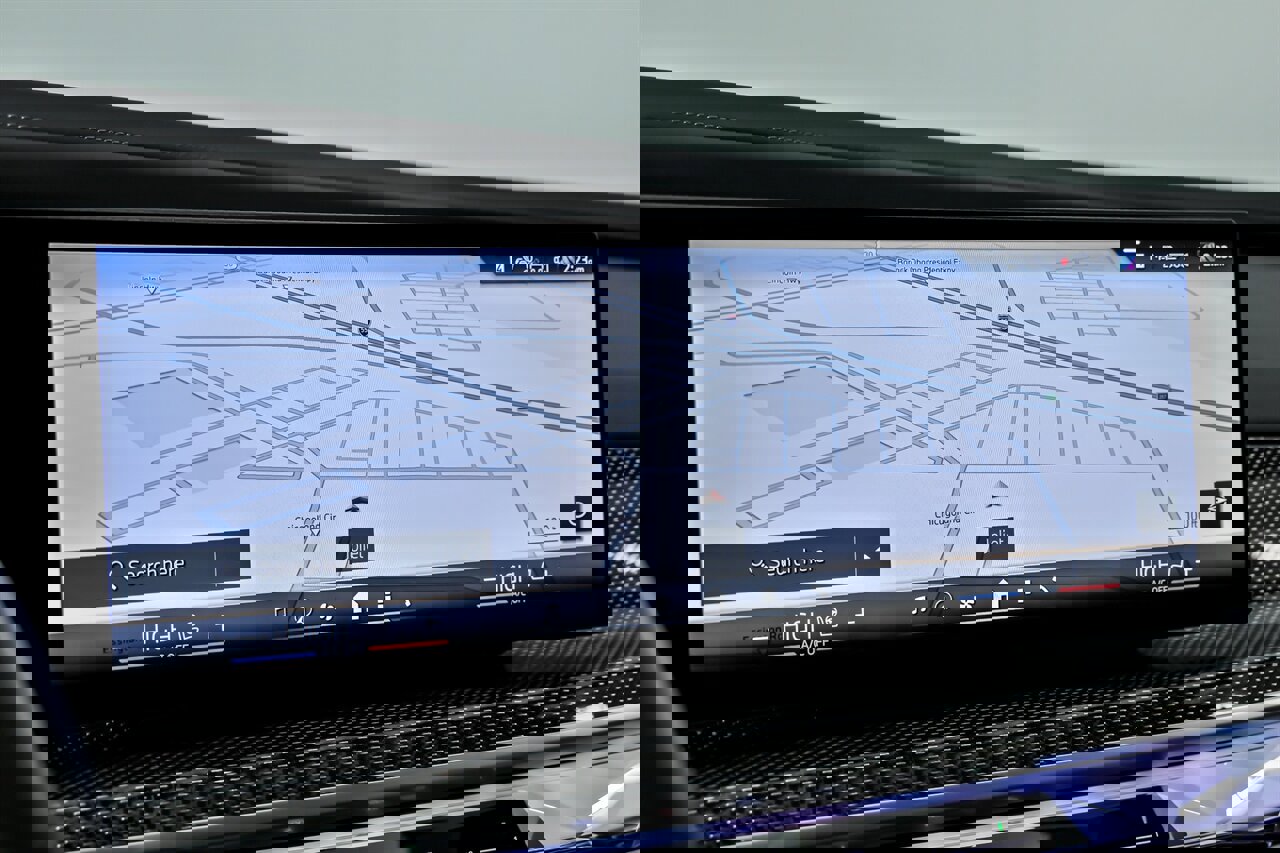 Used 2025 BMW 760i xDrive w/ Executive Package image 31