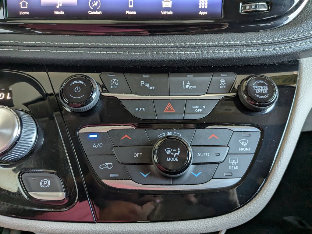 Used 2023 Chrysler Pacifica Touring-L AWD/4WD image 20
