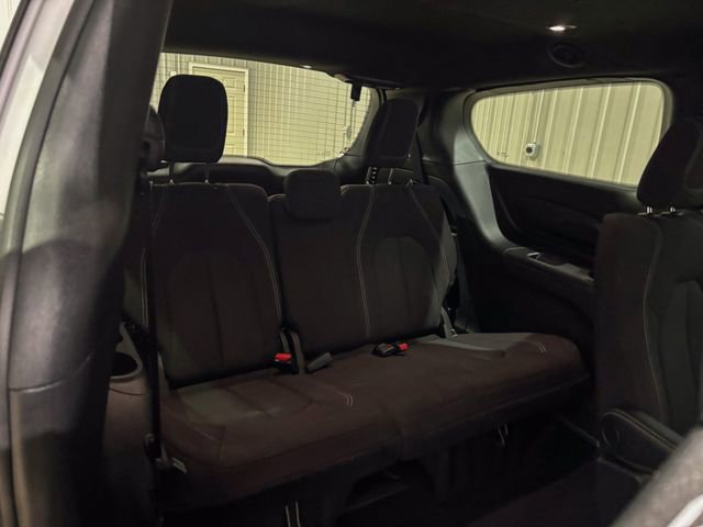 Used 2023 Chrysler Pacifica Touring image 28