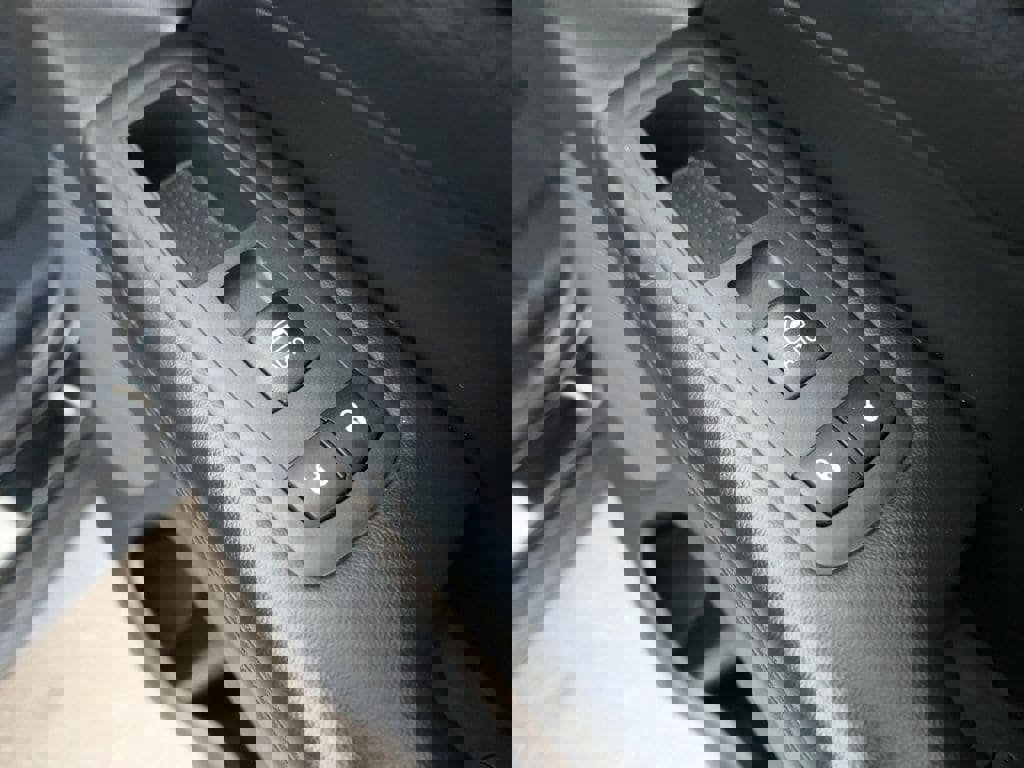 Used 2021 Jeep Grand Cherokee Laredo image 28