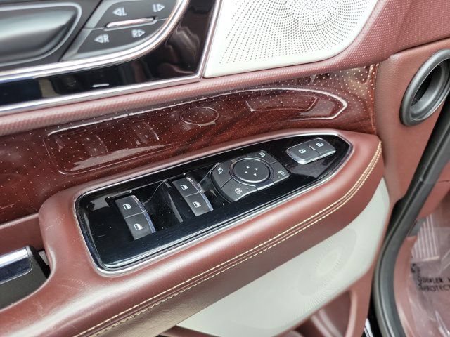 Used 2020 Lincoln Navigator Black Label w/ Cargo Convenience Package AWD/4WD image 24