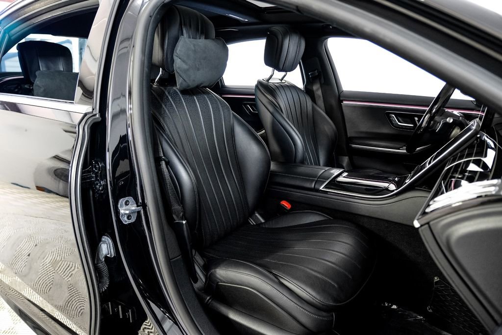 Used 2022 Mercedes-Benz S 580 4MATIC Sedan w/ AMG Line Package image 32