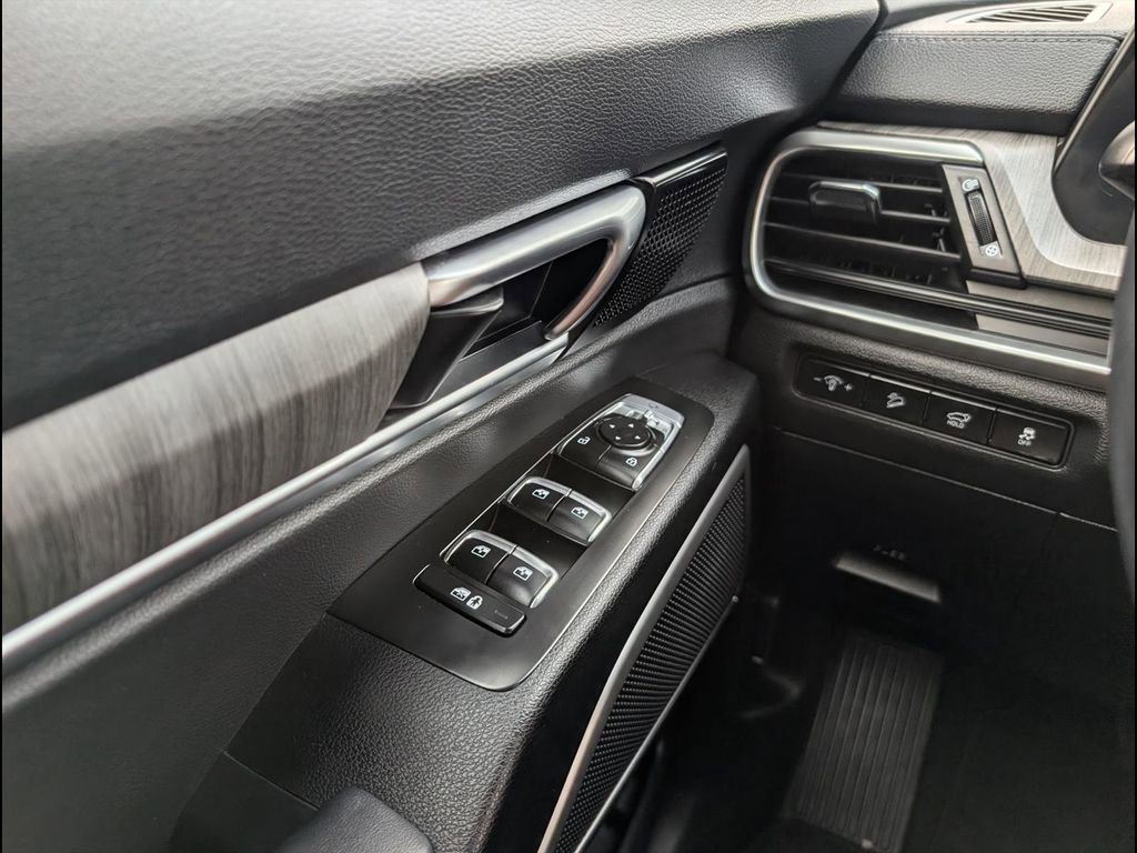 Used 2023 Kia Telluride EX w/ EX Captain's Chair Package image 21