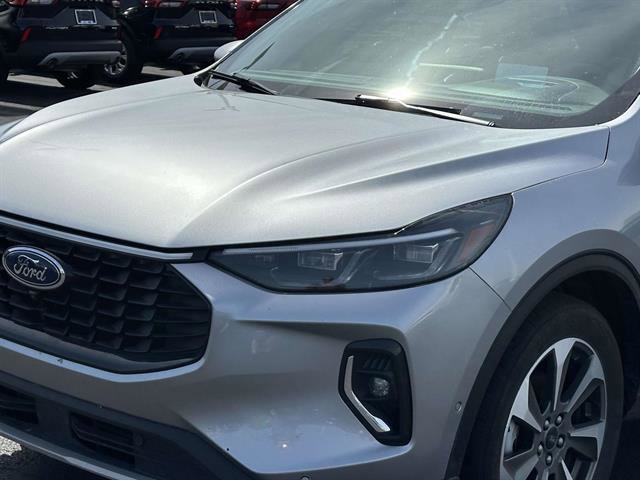 Used 2023 Ford Escape Platinum w/ Premium Technology Package AWD/4WD image 7