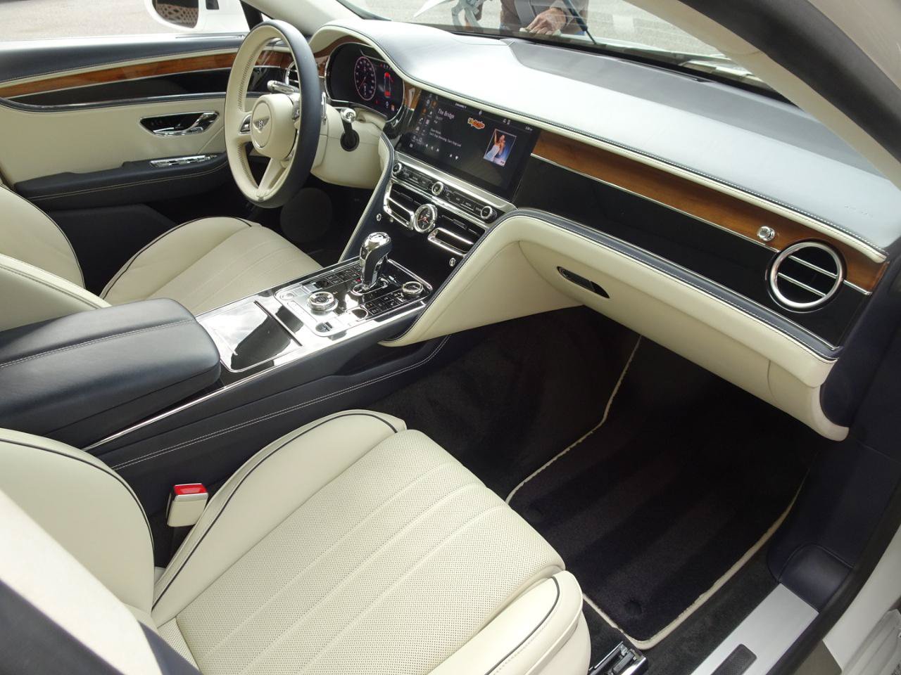 Used 2021 Bentley Flying Spur V8 AWD/4WD image 24
