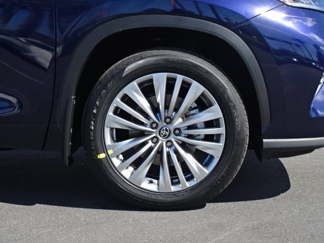 New 2026 Toyota Highlander Platinum AWD/4WD image 4