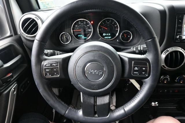 Used 2016 Jeep Wrangler Unlimited Sahara w/ Connectivity Group AWD/4WD image 8